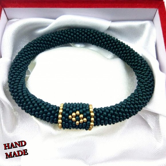 Green Sand Bead Bracelet Hand Made NEW - Picture 3 of 3